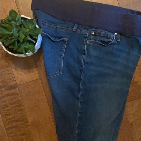 🤰💕 GAP MATERNITY JEANS! 💕🤰 - Picture 3 of 4